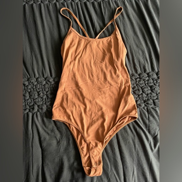 Agolde Tops - AGOLDE cross back tan Bodysuit